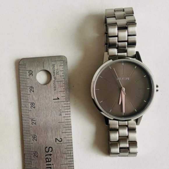 Nixon Kensington SS 37mm Silver Gray - Pale Pink - Picture 2 of 4